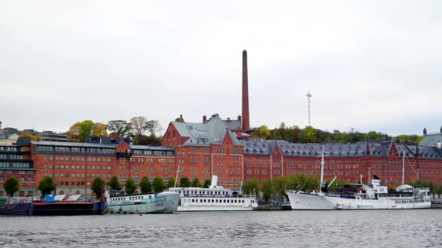Línea-de-buques-en-el-puerto-de-puerto-en-Estocolmo-Suecia