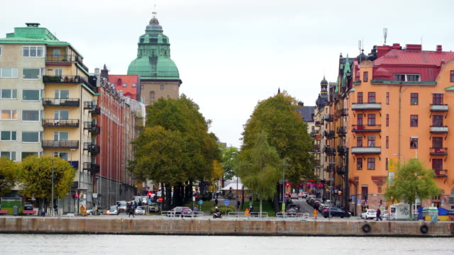 Vista-de-la-ciudad-de-Estocolmo,-en-Suecia-en-la-orilla-del-lago