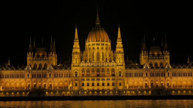 Hungarian-parliament-building-located-on-river-Danube-city-of-Budapest-by-the-night-4K