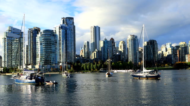 Rascacielos-y-barcos-en-Vancouver,-Columbia-Británica