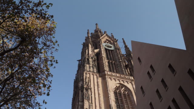 Frankfurt-Cathedral-Tower-on-Sunny-Autumn-Day-2