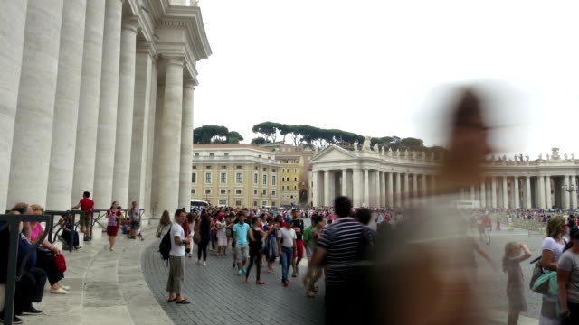 Italy-Rome-Vatican-square-visitor-que-time-lapse