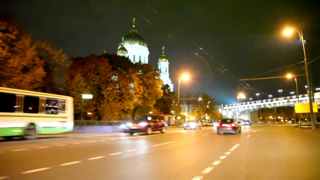 Auszug-aus-dem-Auto-in-der-Nacht,-Moskau-Vergangenheit-Cathedral-of-the-Redeemer