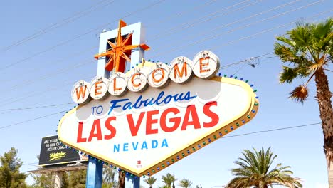 Welcome-to-Las-Vegas-sign-at-the-strip,-the-Las-Vegas-Boulevard