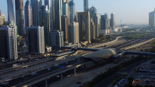 Zeitraffer-Aufnahme-von-towers-in-einem-city,-Dubai,-Vereinigte-Arabische-Emirate