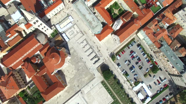Vista-aérea-de-foro-romano-y-Kalelarga-en-Zadar