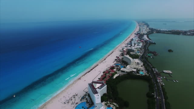 Imágenes-aéreas-de-Cancún-México