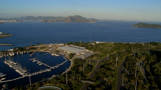 Luftbild-von-Rio-De-Janeiro-und-Yachthafen