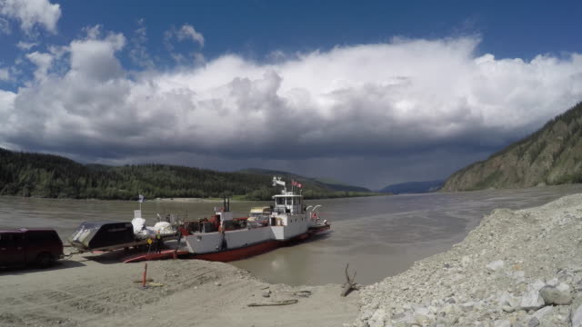 Timelapse-de-Ferry-del-río-de-Yukon
