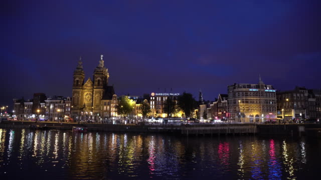 Night-View-in-Amsterdam