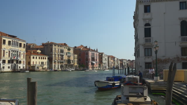 Italia-día-soleado-famosa-Venecia-ciudad-gran-canal-tráfico-panorama-4k