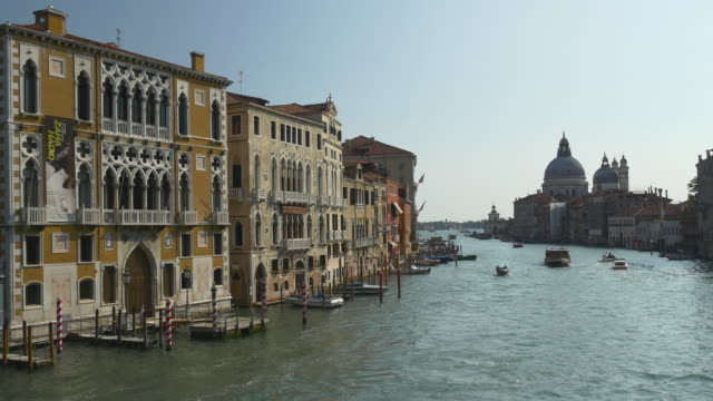 Italia-Venecia-día-soleado-gran-canal-santa-María-panorama-de-Basílica-della-salute-4k