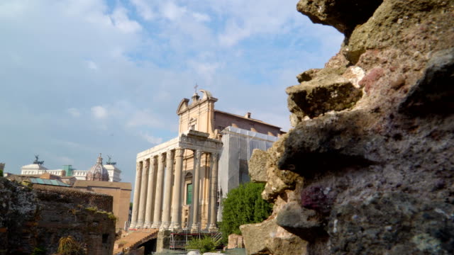 Die-renovierte-Tempel-des-Antoninus-und-Faustina-in-Rom-in-Italien