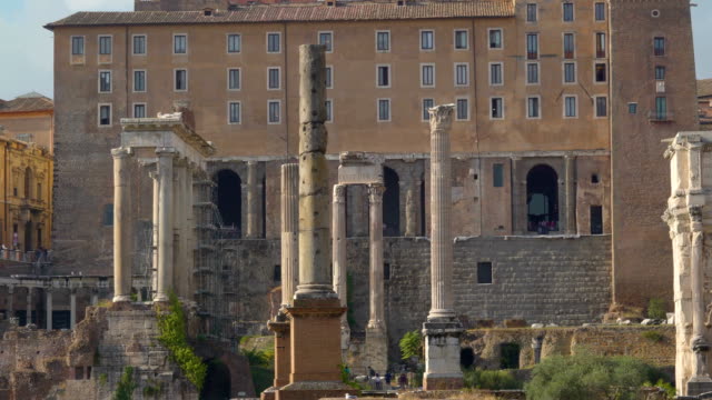 Los-cimientos-de-los-muros-arruinados-en-el-Palatino-en-Roma,-en-Italia