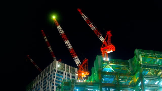 Cranes-Night-lapse-4K-resolution-at-shibuya-middle-shot-zoom-in