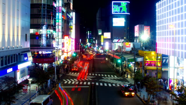 Night-lapse-4K-near-Odakyu-bldg.-at-Shinjuku-west-side-zoom-out