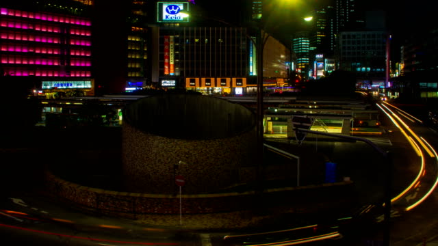 Night-lapse-4K-at-shinjuku-bus-rotary-slow-shutter-wide-shot-zoom-in