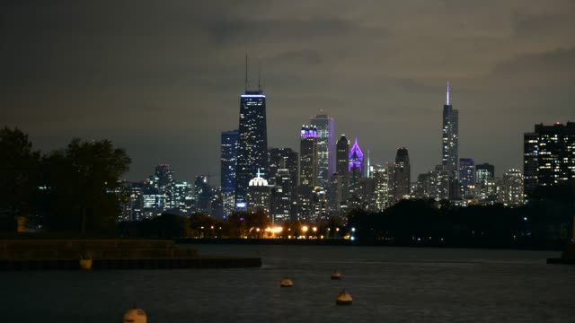 Downtown-Chicago-at-Night.-Timelapse-Footage.-Chicago-Illinois-USA