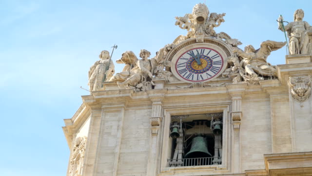 The-big-wall-clock-on-the-Basilica-of-Saint-Peter-in-Vatican-Rome-Italy