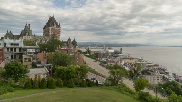 Time-Zeitraffer-Ansicht-der-Quebec-City-Boardwalk-mit-dem-berühmten-Chateau-Frontenac-hotel