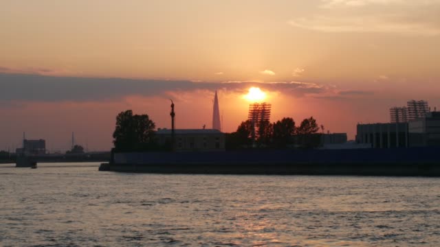 Orange-Sonnenuntergang-in-Sankt-Petersburg-WM-2018