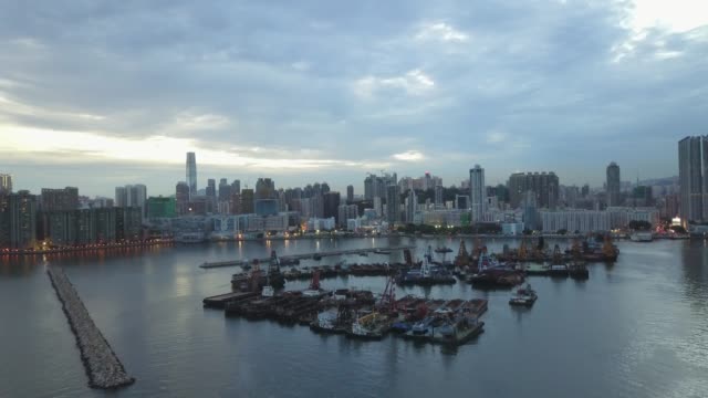 Imágenes-de-4K-de-la-ciudad-de-Kowloon-y-la-isla-de-Hong-Kong-desde-una-perspectiva