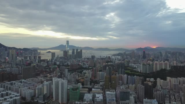 4K-Aufnahmen-von-Hong-Kong-Island-und-Kowloon-Stadt-aus-Vogelperspektive