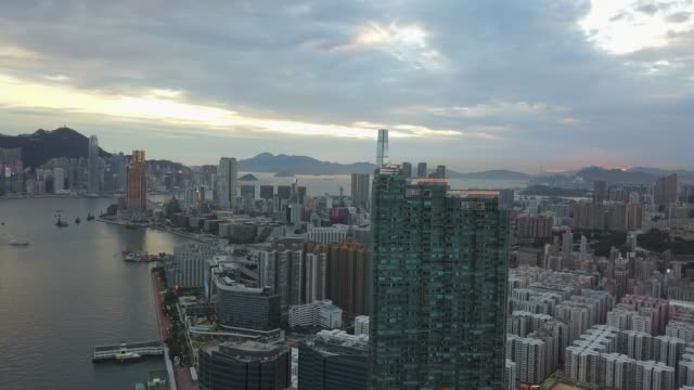 4K-Aufnahmen-von-Hong-Kong-Island-und-Kowloon-Stadt-aus-Vogelperspektive