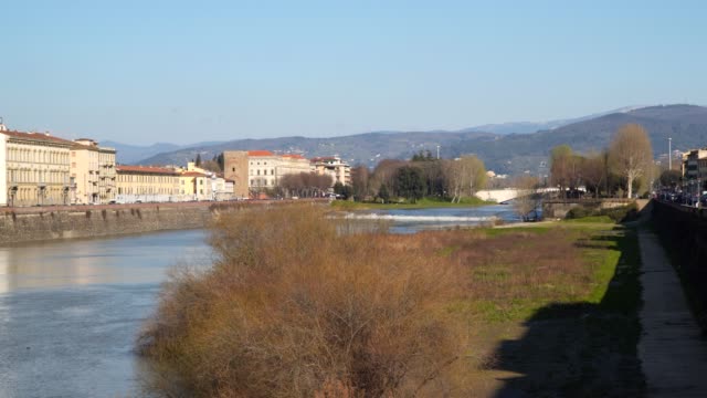 Der-Fluss-Arno-in-Florenz