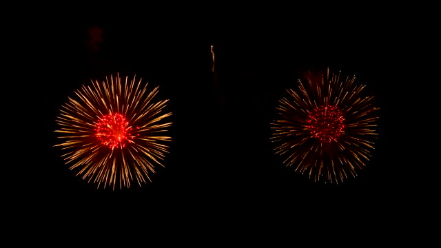 Magnificent-continuous-golden-firework-display