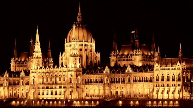 Hungarian-Parliament-in-Budapest-at-Night