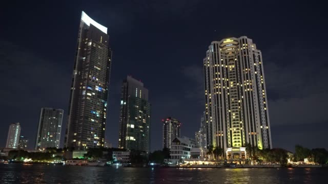 office-buildings-of-business-centers-at-night-in-a-metropolis.-night-city,-view-from-the-river.-urban-style
