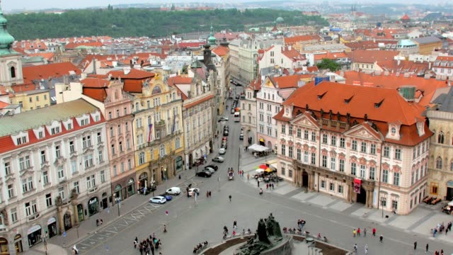 Draufsicht-der-Altstädter-Ring-und-kleinen-Straße-in-Prag-aus-alten-Uhrturm