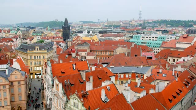 Ruhe-der-alten-Landschaft-von-Prag-in-tagsüber,-rote-malerische-Dächer