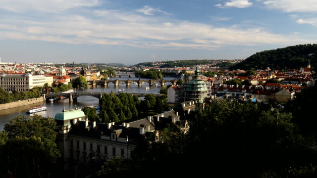 Karlsbrücke,-Prag,-Tschechische-Republik.-Karlsbrücke-(Karluv-Most)-und-Old-Town-Tower-bei-Sonnenuntergang.