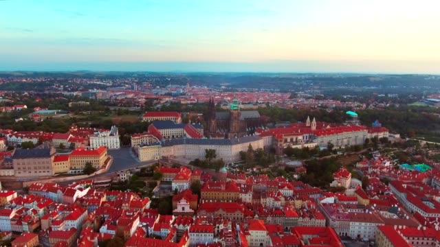 Luftaufnahme-der-Stadt-Prag-und-Fluss-Vitava