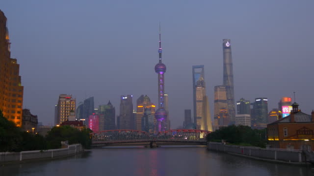 Sonnenuntergangszeit-Beleuchtung-shanghai-Stadt-berühmten-downtown-River-Bay-Panorama-4k-china