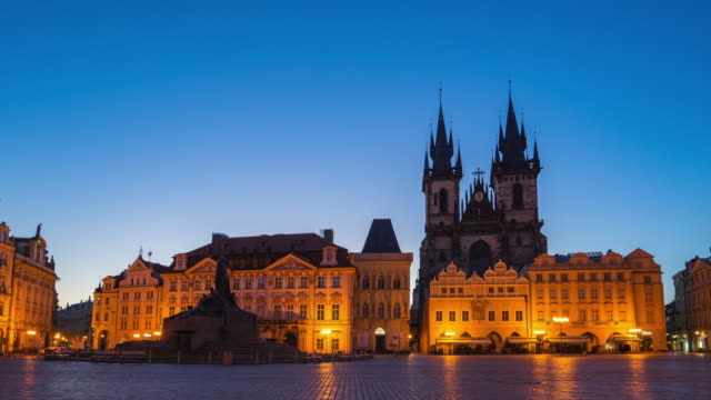 Night-to-day-timelapse-in-Prague-old-town-square-in-Prague,-Czech