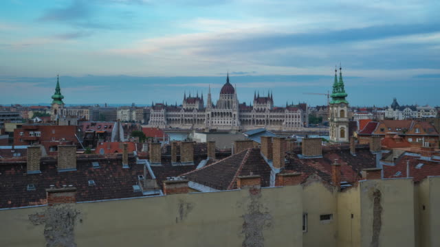 Day-to-night-timelapse-of-Budapest-city-skyline-in-Budapest,-Hungary-time-lapse-4K