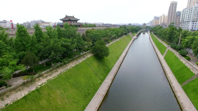 Vista-aérea-de-ciudad-foso-de-Xian-/-Xian,-Shaanxi,-China