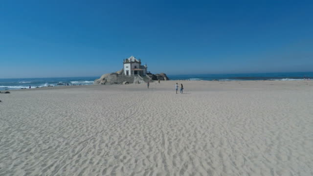 chapel-of-sao-felix-do-marinha-in-portugal