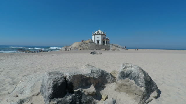 Kapelle-von-São-Felix-tun-Marinha-in-Portugal