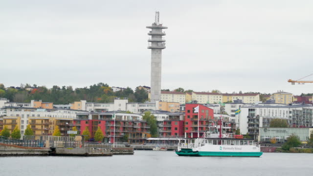 Architekturen-und-Gebäude-auf-dem-Hafengelände-in-Stockholm-Schweden