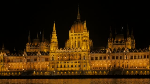 Hungarian-national--parliament-building-located-on-river-Danube--and-city-of-Budapest-by-the-night-4K