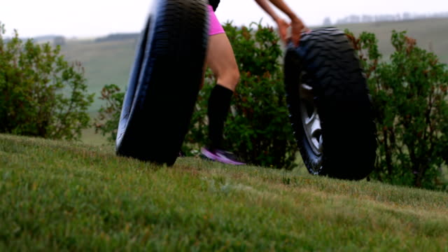 Joggers-exercising-with-tyre-4k