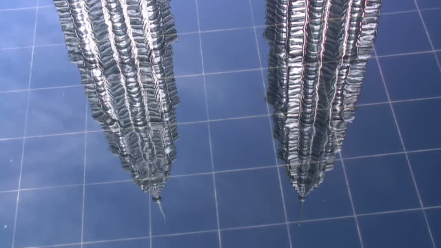 Petronas-Towers-reflection