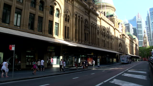 Schrägansicht-von-street-zu-Gebäuden-in-der-Innenstadt-von-Sydney