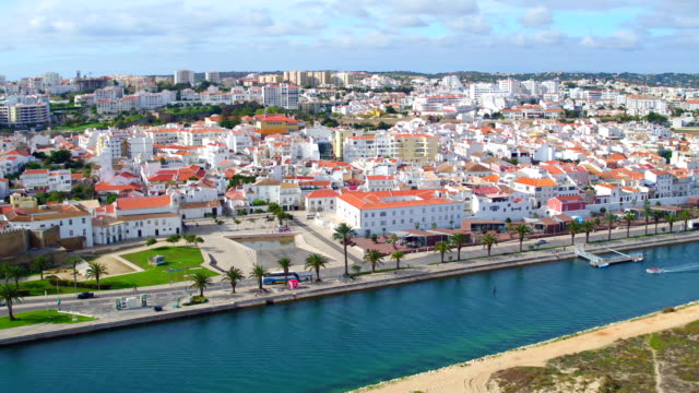 Luftaufnahmen-von-der-Stadt-Lagos-Algarve-Portugal