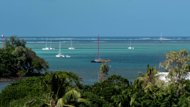 Zeitraffer-des-Segelns-Yachten-ordentlich-die-Küste-Mauritius