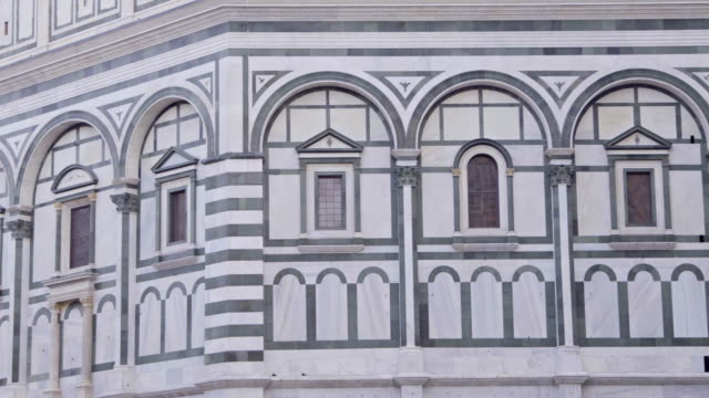 cerrar-vista-de-la-Basílica-de-Santa-María-del-Fiore-en-Florencia,-Italia